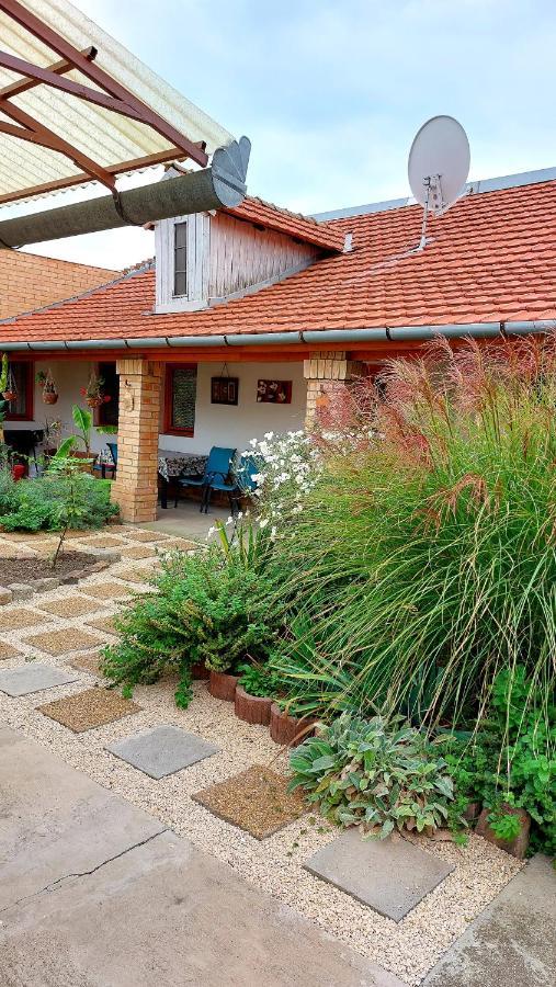 Mandula Apartman Seghedin Exterior foto