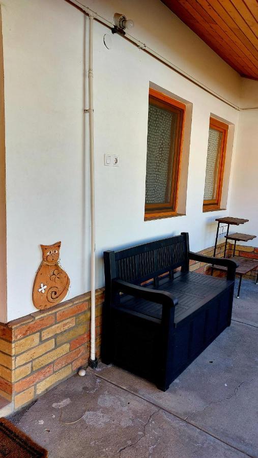Mandula Apartman Seghedin Exterior foto