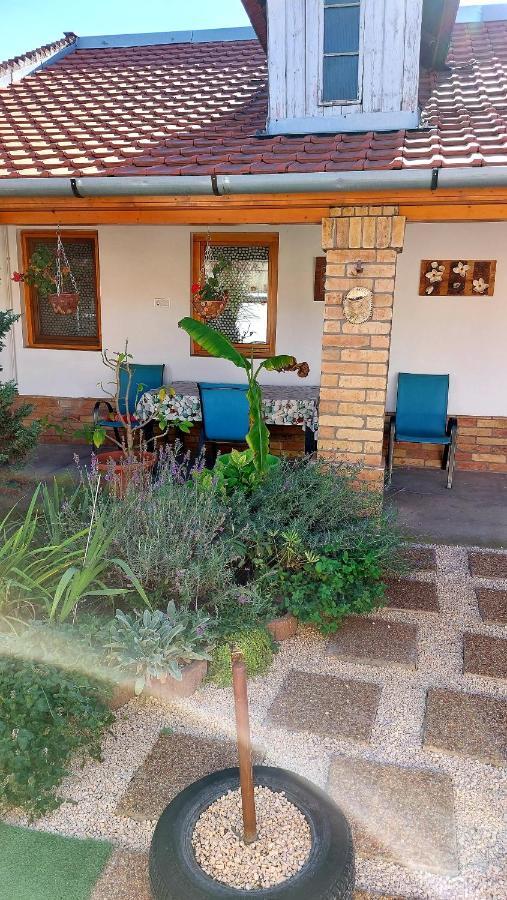 Mandula Apartman Seghedin Exterior foto