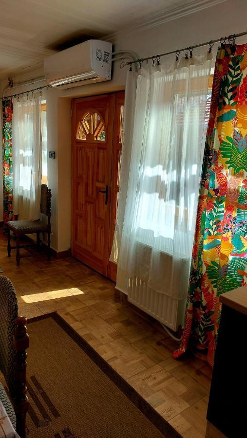 Mandula Apartman Seghedin Exterior foto