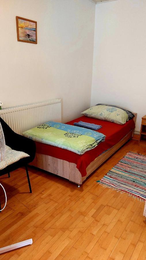 Mandula Apartman Seghedin Exterior foto
